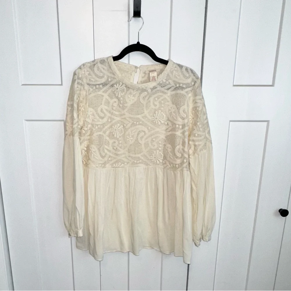 Sundance Cream Ruffled Blouse with Beautiful Lace Detsil - Picture 1 of 6